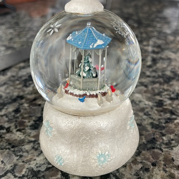 2007 Winter Wonderland #6F - Gathering Friends - Picture 3 of 5